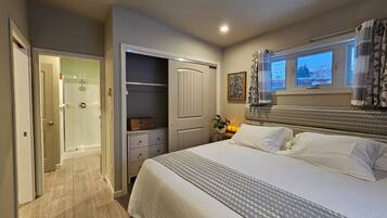 2 chambres, bureau, fer et planche Ă repasser, lit parapluie