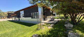 Sunflower Resort Balsam Cabin is in the the ultra quiet Winthrop South community, with a 10 minute walk to downtown on the pedestrian trail.