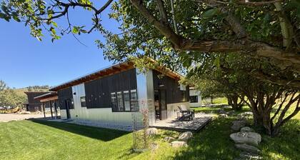 Sunflower Resort Balsam Cabin is in the the ultra quiet Winthrop South community, with a 10 minute walk to downtown on the pedestrian trail.