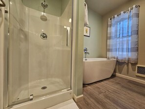 Hårtork och handdukar