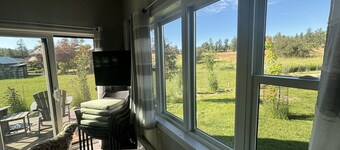 Sunflower Resort ConeflowerCabin is in the ultra-quiet Winthrop South community, with a 5 minute walk to downtown on the pedestrian trail.