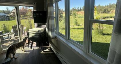 Sunflower Resort ConeflowerCabin is in the ultra-quiet Winthrop South community, with a 5 minute walk to downtown on the pedestrian trail.