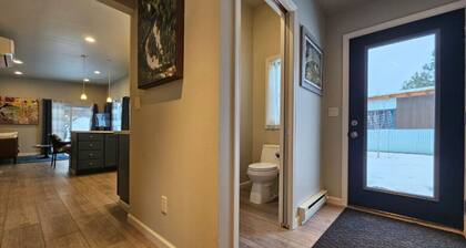 Sunflower Resort Daisy Cabin is in the ultra-quiet Winthrop South community, with a 5 minute walk to downtown on the pedestrian trail.