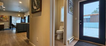 Sunflower Resort Daisy Cabin is in the ultra-quiet Winthrop South community, with a 5 minute walk to downtown on the pedestrian trail.