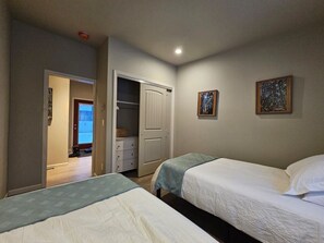 2 bedrooms, desk, iron/ironing board, travel cot