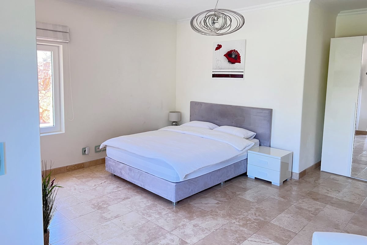 Double Room, Garden View | Minibar, free WiFi