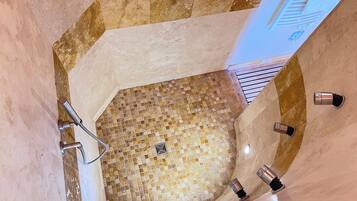 Penthouse, Resort View | Bathroom | Hair dryer, towels, soap, shampoo