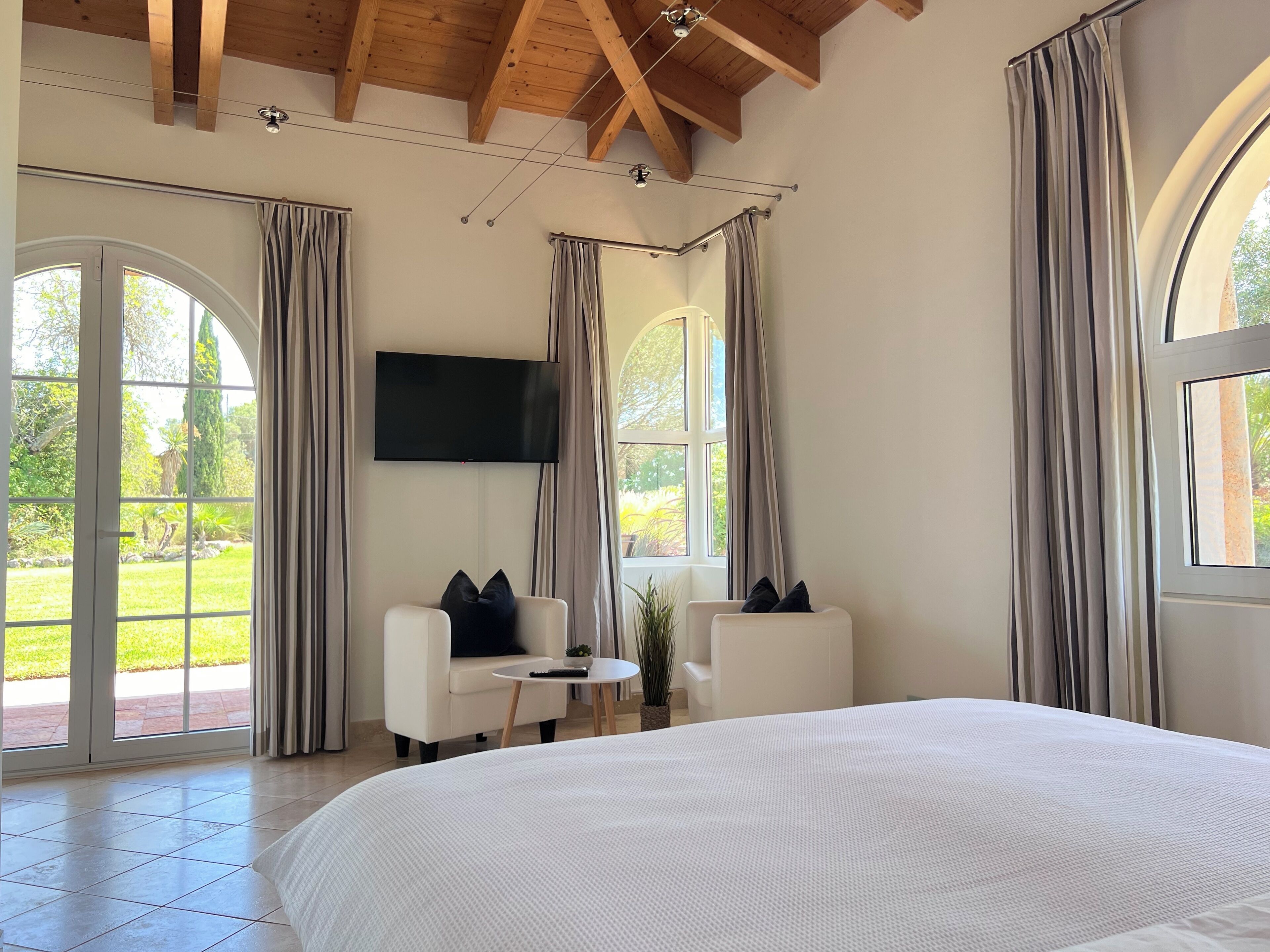 Double Room, Pool View | Minibar, free WiFi