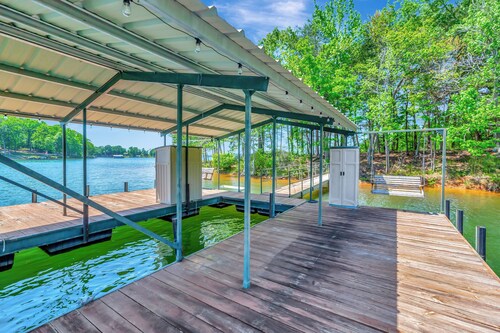 Delight on the Dock at the Edgewater Inn on Lake Hartwell