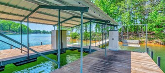Delight on the Dock at the Edgewater Inn on Lake Hartwell