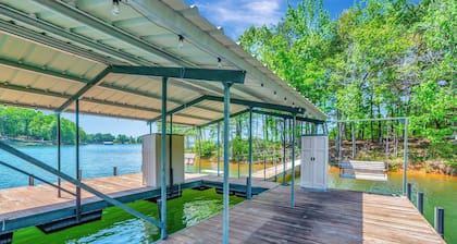 Delight on the Dock at the Edgewater Inn on Lake Hartwell