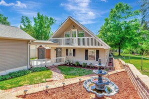 Exterior - Delight on the Dock at the Edgewater Inn on Lake Hartwell (Anderson)
