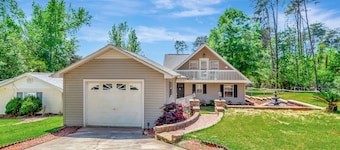Delight on the Dock at the Edgewater Inn on Lake Hartwell