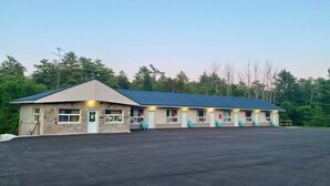 Exterior - Muskoka Nights Motel  (Gravenhurst)