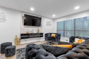 Foosball - Luxurious Hidden Gem w/ Theater, Gameroom and Bar (Stone Mountain)