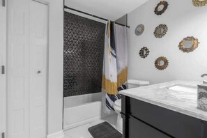 Shower, towels, soap, toilet paper - Luxurious Hidden Gem w/ Theater, Gameroom and Bar (Stone Mountain)