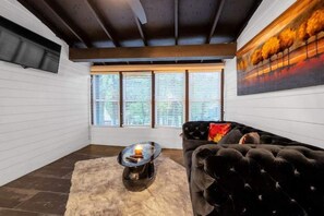 Foosball - Luxurious Hidden Gem w/ Theater, Gameroom and Bar (Stone Mountain)