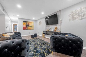 Table football - Luxurious Hidden Gem w/ Theater, Gameroom and Bar (Stone Mountain)