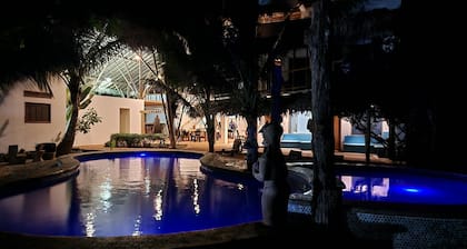 Private Beachfront Resort: Sleeps 20+, Pool & Bar