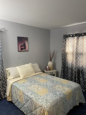 4 bedrooms, desk, iron/ironing board, travel cot