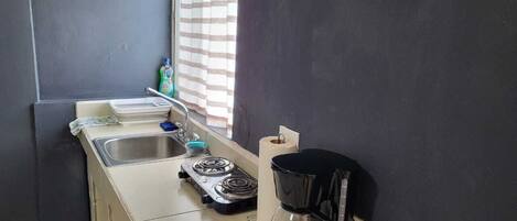 Parrilla de estufa y utensilios de cocina