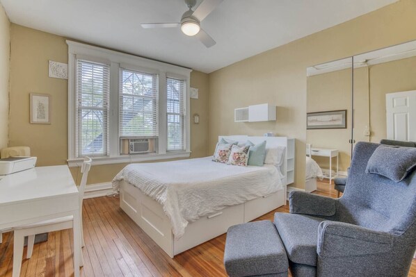 2 chambres, fer et planche à repasser, Wi-Fi, draps fournis