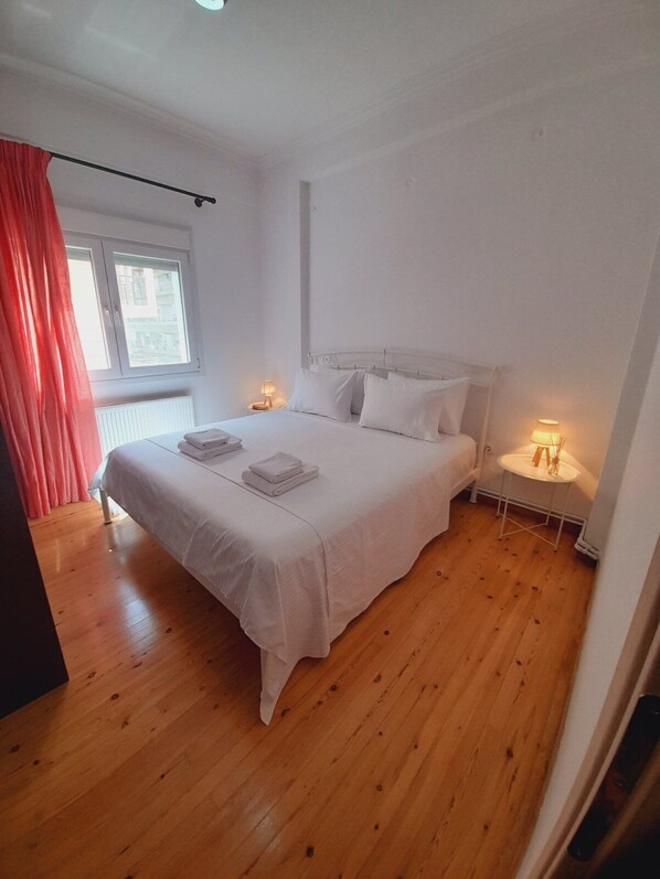 2 chambres, fer et planche à repasser, Wi-Fi gratuit, draps fournis