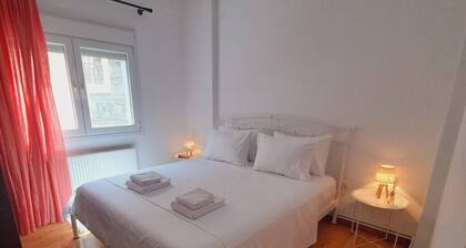 Meli City Lodge, apt in a neoclassical building in the heart of the city.