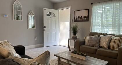 7 min from World Equestrian Center/sleeps up to 10 people