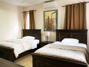 2 bedrooms, iron/ironing board, free WiFi, bed sheets - Modern 2 bed, 2 bath in Kingston, Jamaica (Kingston)