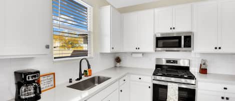 Micro-ondas, fogão, cooktop, lava-louças