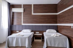 Habitació superior, vistes al mar | 1 dormitori i wifi gratuïta