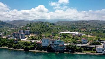Vista frontal de la propiedad