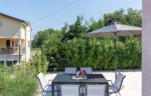 Outdoor dining - Stunning home in Porec (Porec)