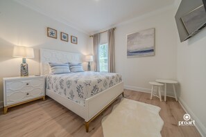4 bedrooms, desk, iron/ironing board, WiFi
