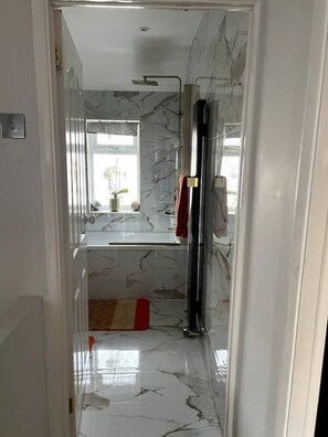 Haartrockner, Toilettenpapier