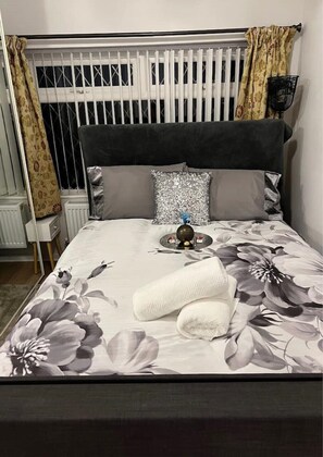 1 dormitorio, tabla de planchar con plancha, wifi gratis y ropa de cama