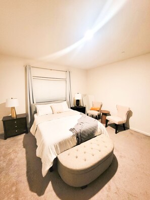 3 habitaciones, tabla de planchar con plancha, wifi y ropa de cama 