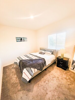 3 bedrooms, iron/ironing board, WiFi, bed sheets