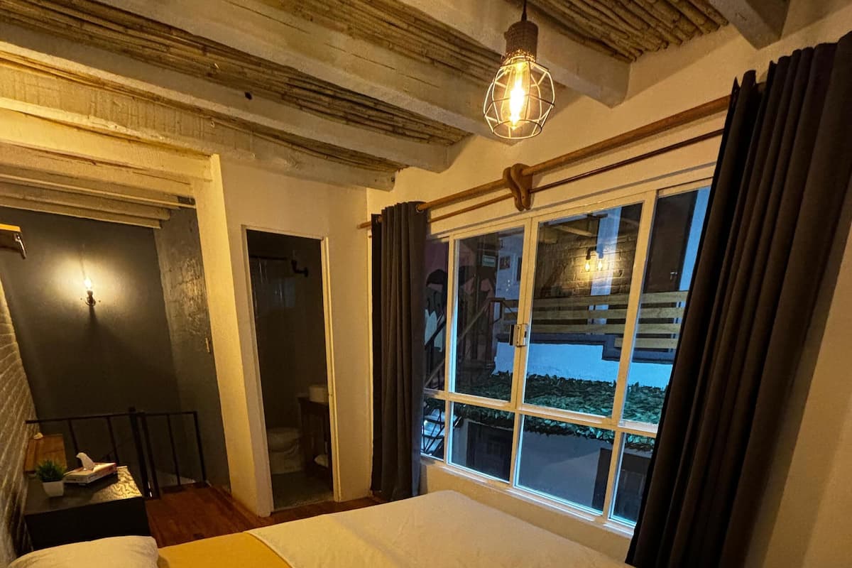 Comfort Room, 1 King Bed | Memory foam beds, soundproofing, WiFi (free), bed sheets