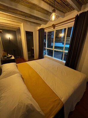 Comfort Room, 1 King Bed | Memory foam beds, soundproofing, free WiFi, bed sheets - Casa Columpio (Mexico City)