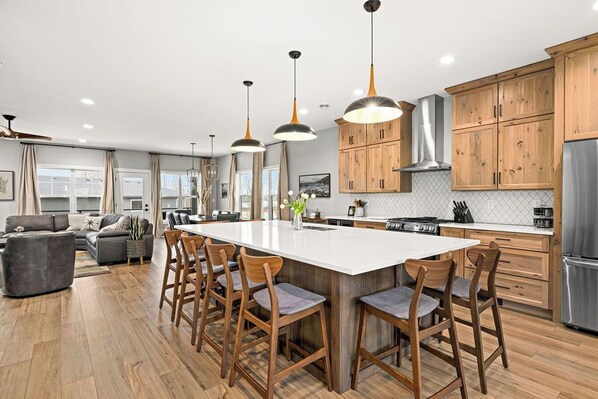 Fridge, microwave, oven, stovetop - RiverWest Nordic Nest- Sauna-Dogs -25% off Ski Tickets (Duluth)