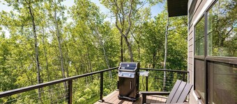 RiverWest Vista - Base Spirit Mtn, Riverfront, Sauna, Dog Friendly, 20% off Bike Rentals