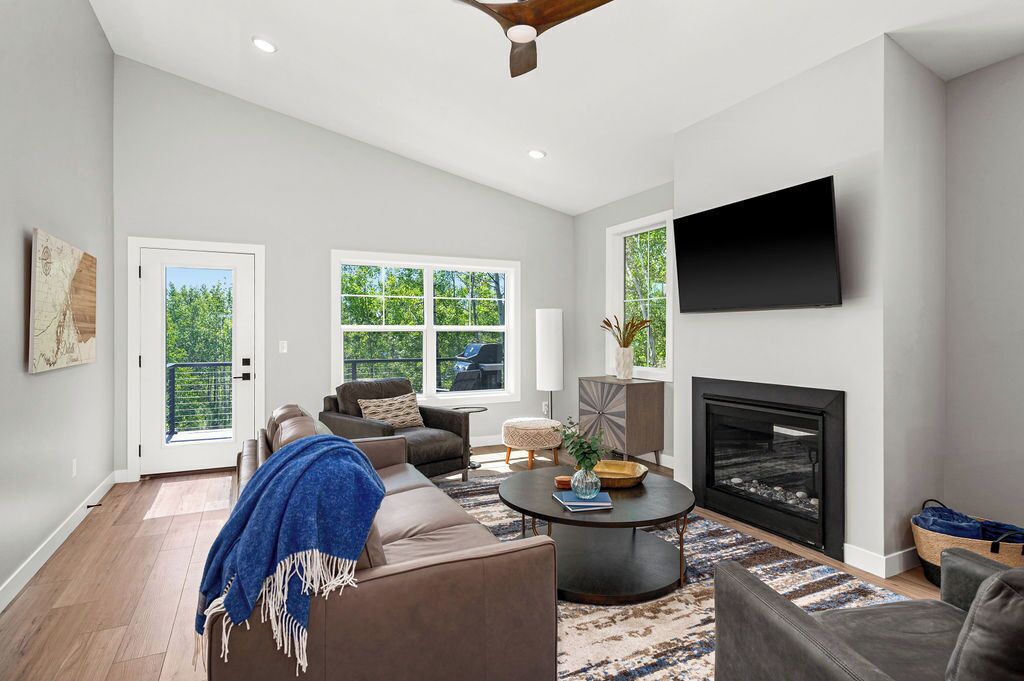 RiverWest Lakeview - Beautiful 2 BR pet friendly home at the base of Spirit Mtn.
