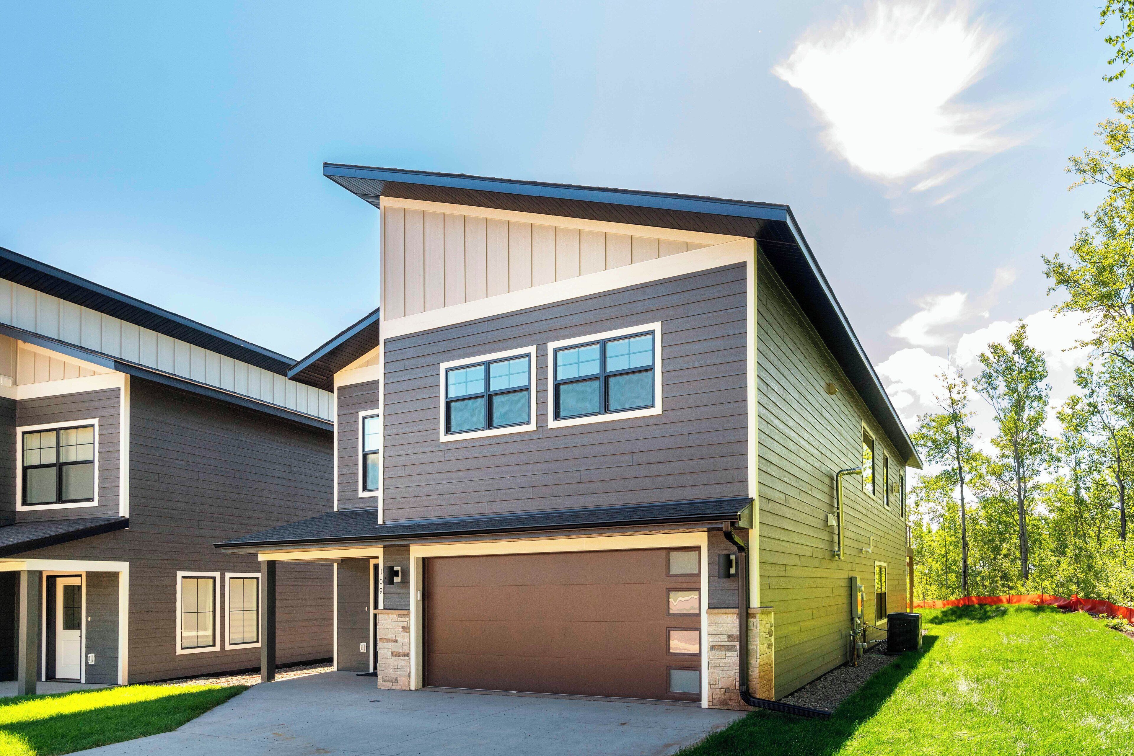 RiverWest Waterside - Beautiful 2 BR pet friendly home at the base of Spirit Mtn.