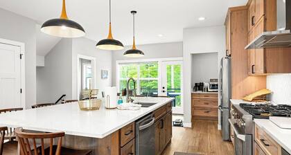 RiverWest Alpine - Hot Tub - Sauna - Dogs -25% off Ski Tickets