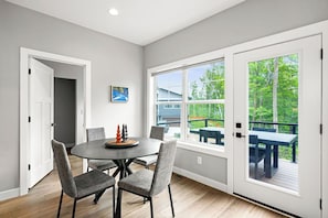 Dining - RiverWest Alpine - Hot Tub - Sauna - Dogs (Duluth)
