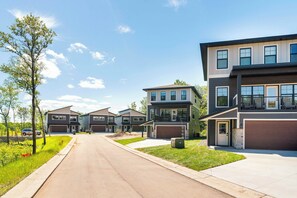 Exterior - RiverWest Alpine - Hot Tub - Sauna - Dogs -25% off Ski Tickets (Duluth)