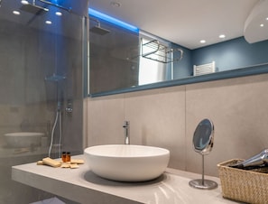 Shower, jetted tub, hair dryer, bidet
