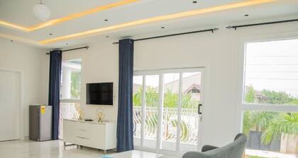 Very Luxurious and Serene suites, 10 minutes from Aburi Mountains & Gardens